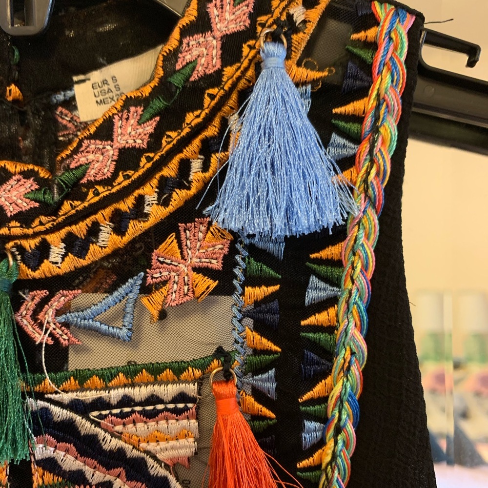 Embroidered top - Picture 4 of 7